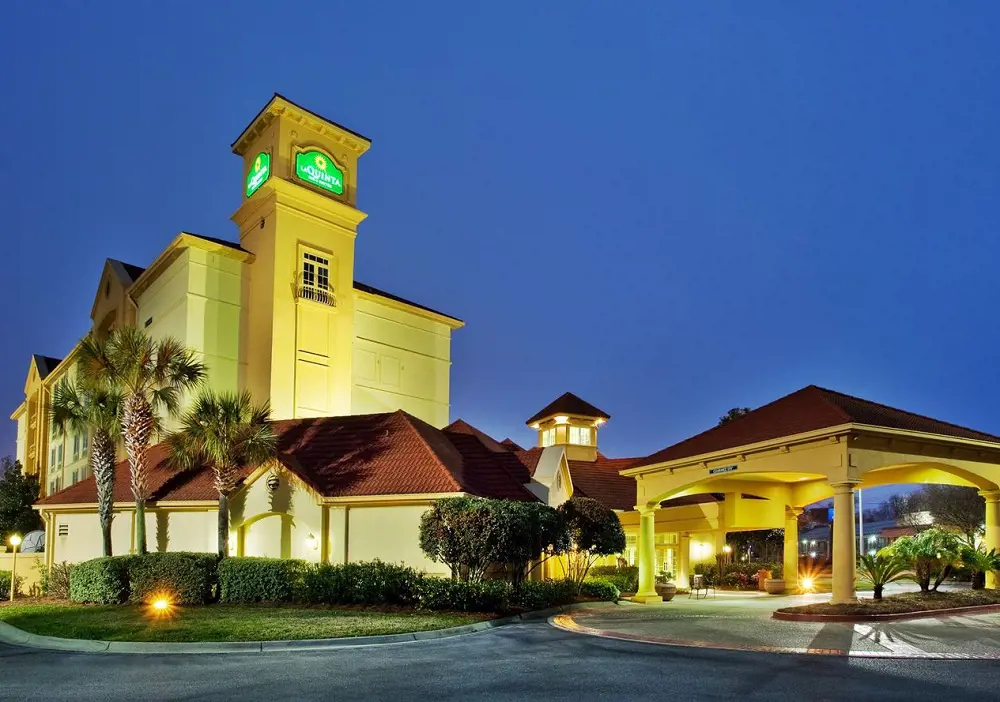 La Quinta Inn & Suites by Wyndham Panama City is the best place to relax