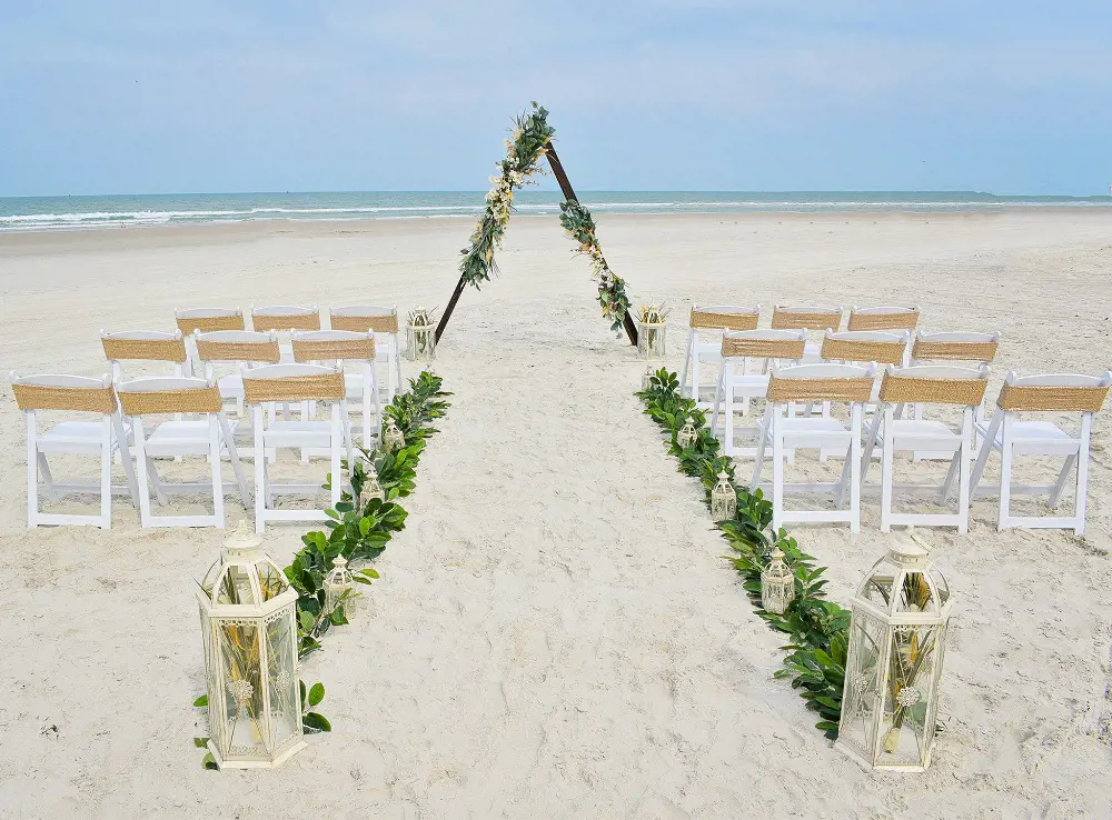 It offers the most affordable wedding services in beach