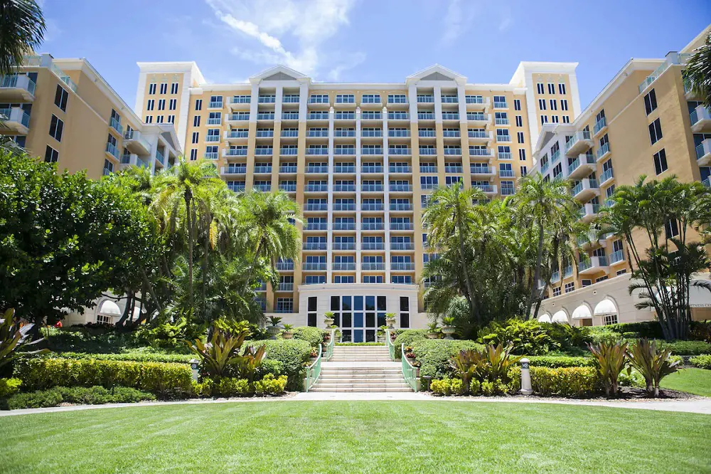 Choose the best 5-star Florida resort to stay during the holiday and enjoy your vacation with the best beach view