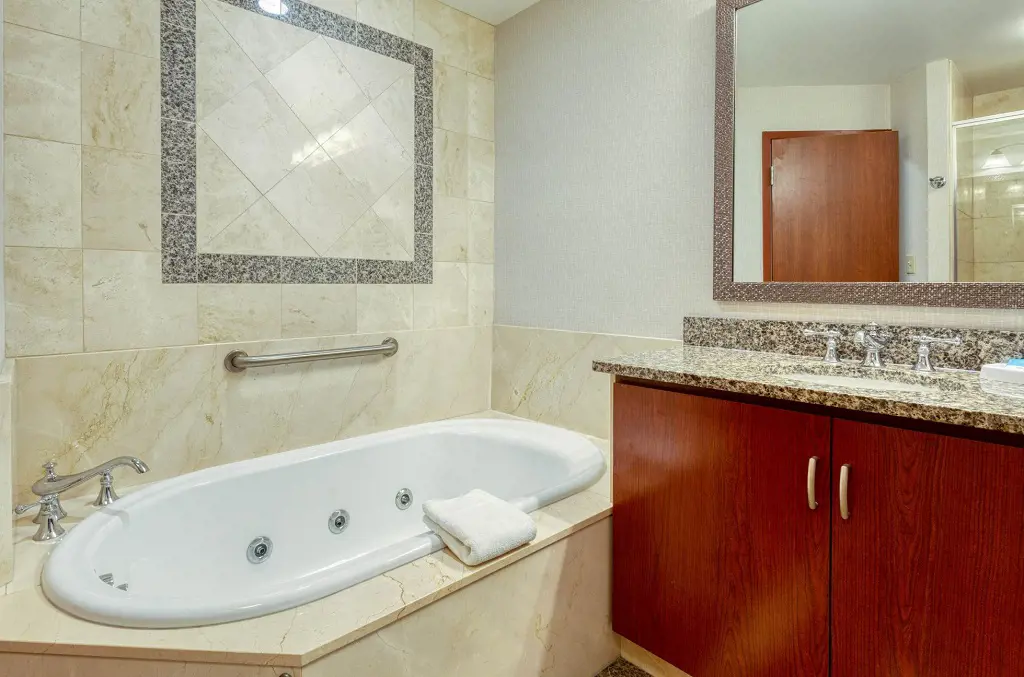 A private room hot tub in Drury Inn & Suites Orlando