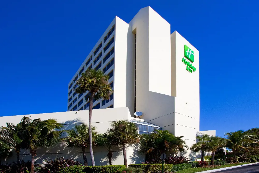 The hotel is centrally located to do all activities in Florida