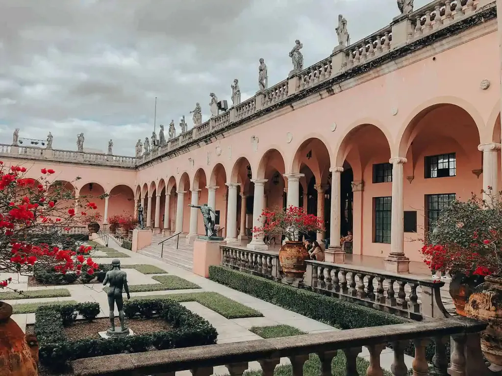 https://beyondthemoments.com/visiting-the-ringling-museum-in-sarasota-florida/