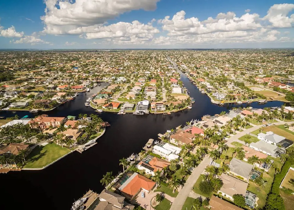 A beautiful city Cape Coral is one of the most safest and cheapest country to live in Florida